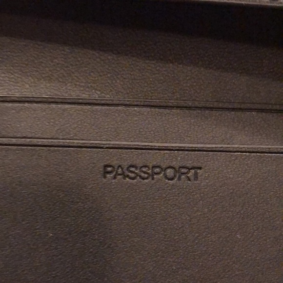 NWT Coach Passport Holder - Picture 7 of 8